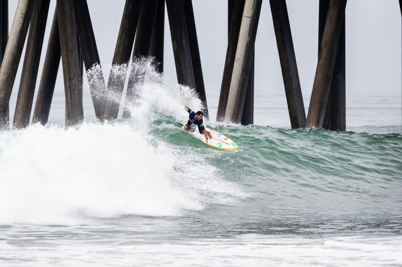 Adriano de Souza of Brazil is eliminated from the 2019 VANS US Open of Surfing after placing second in Quarterfinal Heat 4.&nbsp;&nbsp;&nbsp;© Kenny Morris/WSL