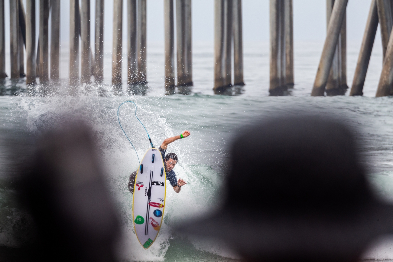 Adriano de Souza of Brazil is eliminated from the 2019 VANS US Open of Surfing after placing second in Quarterfinal Heat 4.&nbsp;&nbsp;&nbsp;© Kenny Morris/WSL