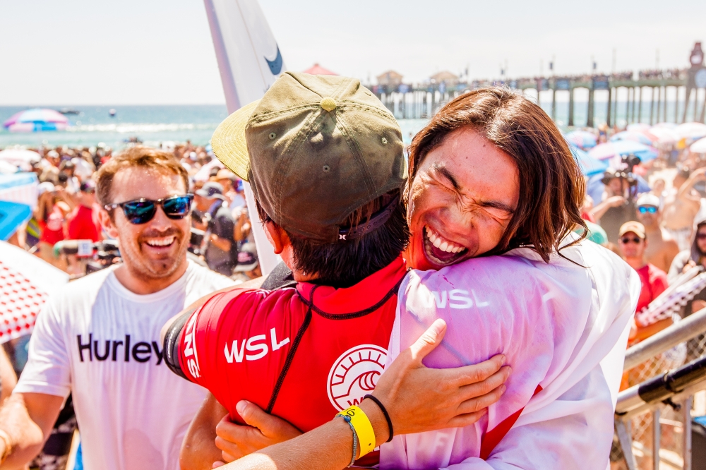 Hiroto Ohhara celebration hug.&nbsp;&nbsp;&nbsp;© Michael Lallande
